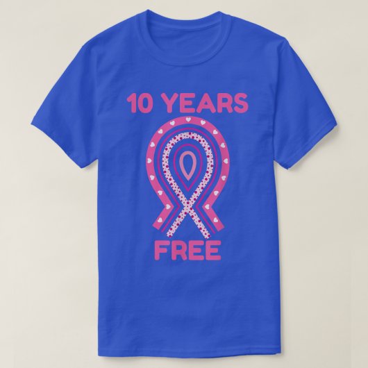 10 jaar borstkanker overlevende roze harten lint t-shirt (Design voorkant)