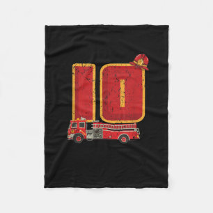 10 jaar oude Birthday Boy geeft brandweerman Fleece Deken