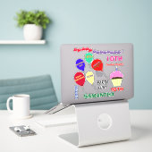 10e cupcake verjaardag meisje ballonnen vinyl sticker (Laptop op bureau)