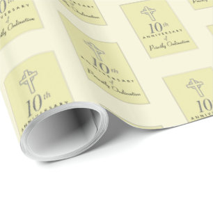 10e Jubileum van het priesterreliëf Cadeaupapier