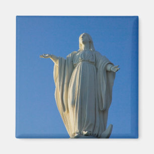 118 voet hoog standbeeld van de Maagd Maria op San Magneet