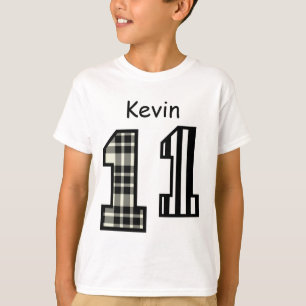 11e verjaardag zwart-wit, aangepaste naam V013A T-shirt