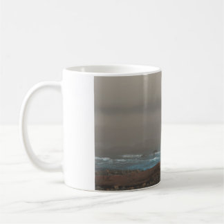 11oz mok met "stenig strand"-afbeelding