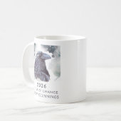 12. Raven 2026 Jaar van Verandering Krachtige Inte Koffiemok (Voorkant links)