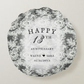 13e trouwdag met zwart-witte kant rond kussen (Achterkant)