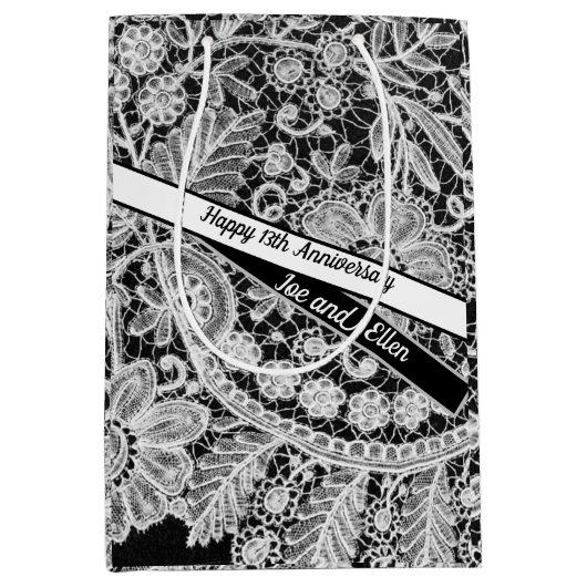 13th Wedding Jubileum, Lace Jubileum Medium Cadeauzakje (Voorkant)