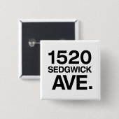 1520 SEDGWICK AVE. VIERKANTE BUTTON 5,1 CM (Voorkant /achterkant)
