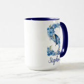15 onces Floral Blue Monogrammed Café Mug (Devant droit)