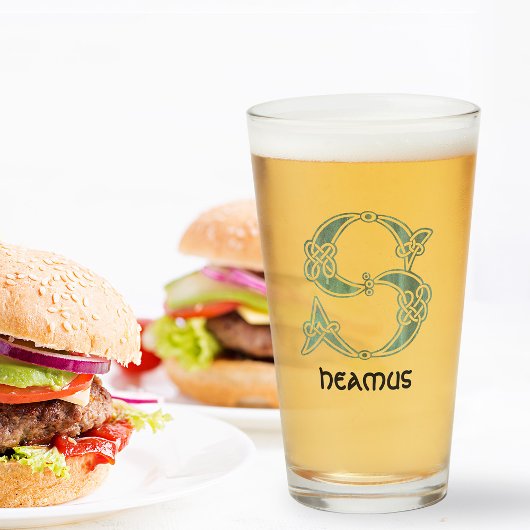 16e eeuw Celtic Knot Decorative Capital S Glas