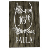 16e verjaardag: Fancy, Faux Wood Kijk + Aangepaste Medium Cadeauzakje (Voorkant)