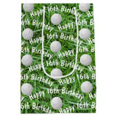 16e verjaardag Golf Balls op Grass Medium Gift Bag Medium Cadeauzakje (Achterkant)
