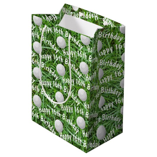 16e verjaardag Golf Balls op Grass Medium Gift Bag Medium Cadeauzakje (Achterkant Gekanteld)