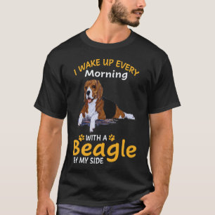17 Ik word elke ochtend wakker met een Beagle naas T-shirt