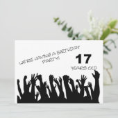 17e partijuitnodiging met vrolijke menigte kaart (Staand voorkant)