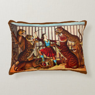 1874 De koningin van de leeuw Accent Kussen