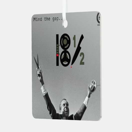 18 ½ ornement (Avant gauche)