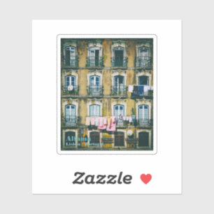 18e eeuw vervallen gebouw in Alfama district. Liss Sticker