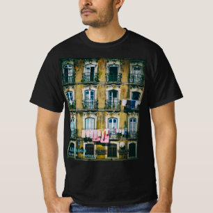 18e eeuw vervallen gebouw in Alfama district. Liss T-shirt