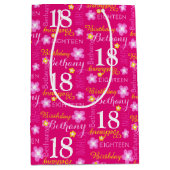 18e verjaardag roze gele aangepaste naam geschenkt medium cadeauzakje (Voorkant)