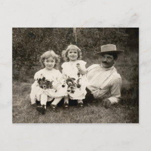 1905 A father and his daughters Briefkaart