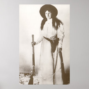 1910 Foto Portret van een Cowgirl met een Geweer Poster