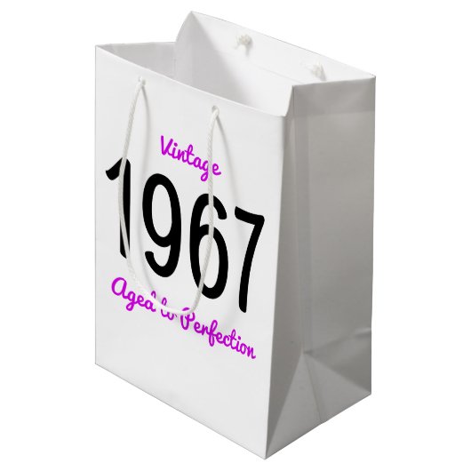 1967 oud tot perfectie 50 verjaardagsfeestje medium cadeauzakje (Voorkant Gekanteld)
