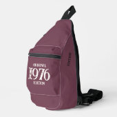 1976 Originele editie op Maroon Sling Bag (Rechterhoek)