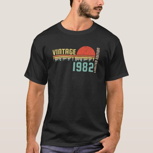  1982, 40th Birthday Gift, Retro Limited Ed T-shirt (Voorkant)