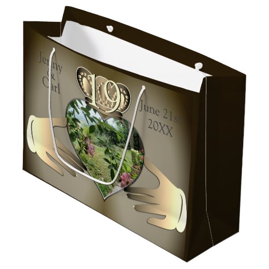 19e,8e Bronzen Foto Jubileum Claddaugh Groot Cadeauzakje (Voorkant Gekanteld)