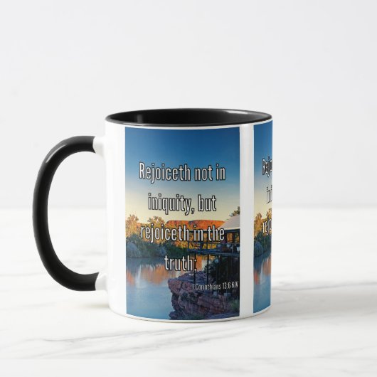 1 Corinthians 13:6 Bijbelscriptie Pic Two-Tone Mok (Links)