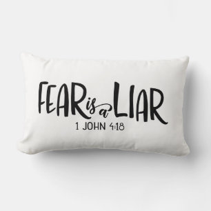 1 John 4:18 Angst is een leugenaar Kussen