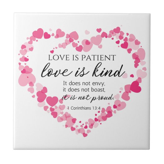 1 Korintiërs 13:4 Liefde is geduldig roze harten Tegeltje (Voorkant)