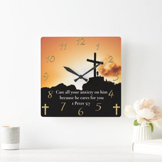 1 Peter 5:7 kruis op een berg Vierkante Klok (Huis)