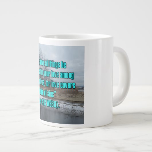 1 Pierre 4:8 Mug WEBU (Devant droit)