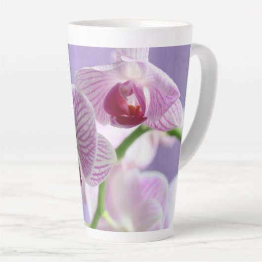 1 Pierre 4:8 Orchidées Latte Mug (Angle droit)