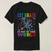 1e graad is uit deze wereldastronaut dinosaurus t-shirt (Design voorkant)