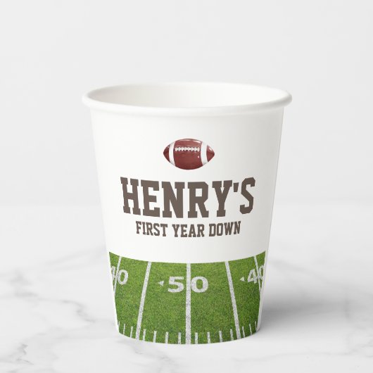 1e jaar down Football Boy's Birthday Papieren Bekers (Achterkant)