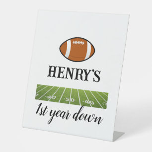 1e jaar down Football Boy's Birthday Reclamebord Met Voetstuk