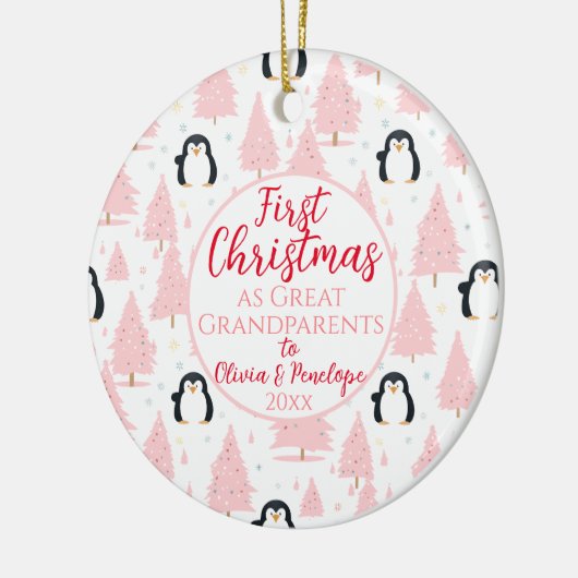 1e Kerstmis Als Grote Grootouders Pinguïn Roze Keramisch Ornament (Links)