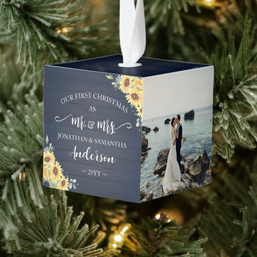 1e Kerstmis als Mr & Mrs Blue Wood Zonnebloemen Kubus Ornament (Boom)