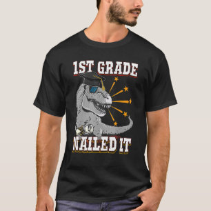 1e klas genageld It Rex Dinosaur afgestudeerd afge T-shirt