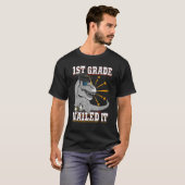 1e klas genageld It Rex Dinosaur afgestudeerd afge T-shirt (Voorkant volledig)