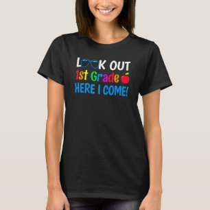 1e klas jongens meisjes kijken uit 1e klas hier t-shirt
