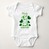 1e Verjaardag Meisje Shamrock Nummer Custom Name V Romper (Voorkant)