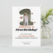 1e verjaardag minimalistische beige teddyharten kaart (Staand voorkant)