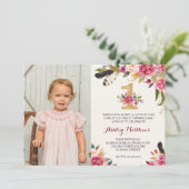 1ER anniversaire boho Feather PREMIÈRE Invitation  (Debout devant)