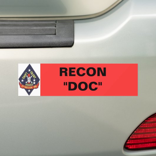 1st_recon-bn_insig, RECON "DOC" Bumpersticker (Op auto)