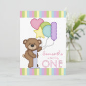 1ste verjaardag Beer regenboogstrips en ballonnen Kaart (Staand voorkant)