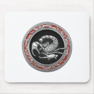 [200] Sacred Silver Scorpion op zwart Muismat