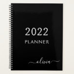 2022 Black White Girly Script Monogramme Nom Moder<br><div class="desc">Monogramme blanc et noir 2022 Ajoutez votre propre nom de script 2022 Calendrier Mariage Event Planner. Cela rend le cadeau parfait pour 16 ans,  mariage,  douche nuptiale,  anniversaire,  baby shower ou bachelorette pour quelqu'un qui aime le luxe glam et les styles chic.</div>